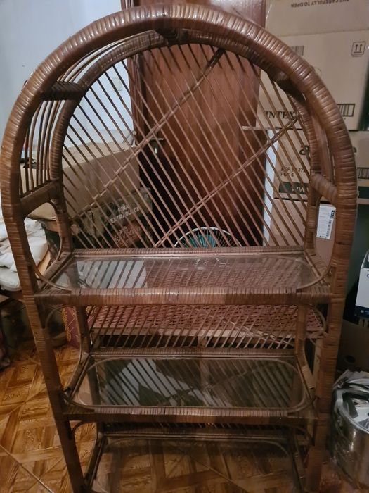 Móvel decorativo como novo tenho cadeira igual