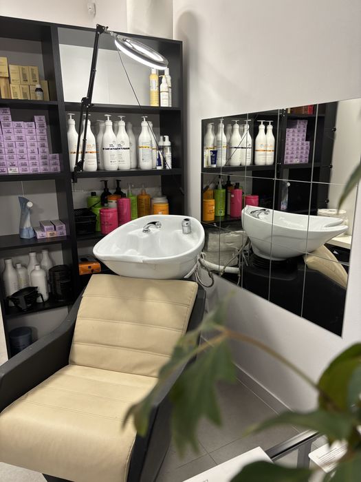Stanowisko fryzjerskie , manicure