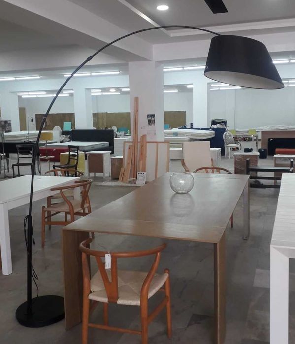 Candeeiro de pé, preto, "Arc", marca Zuivert