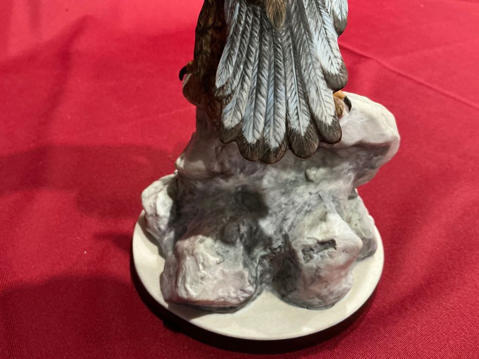 Falcão escultura vista alegre biscui pintura manual c 29 cm.     Anúncios abaixo