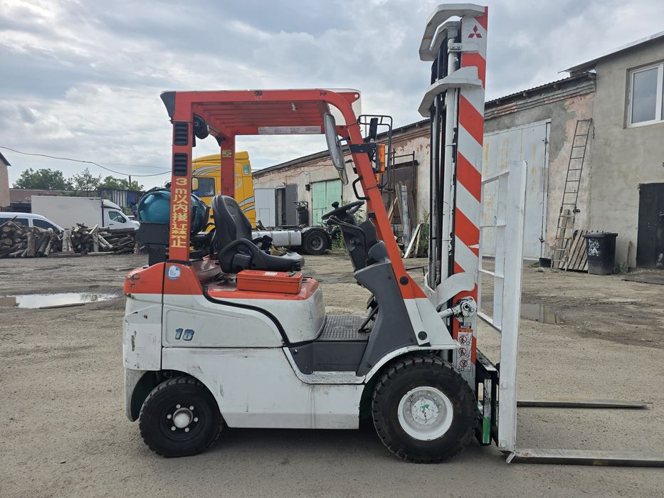 Погрузчик вилочный MITSUBISHI 2012 год  1.8 тонны грузоподъемность