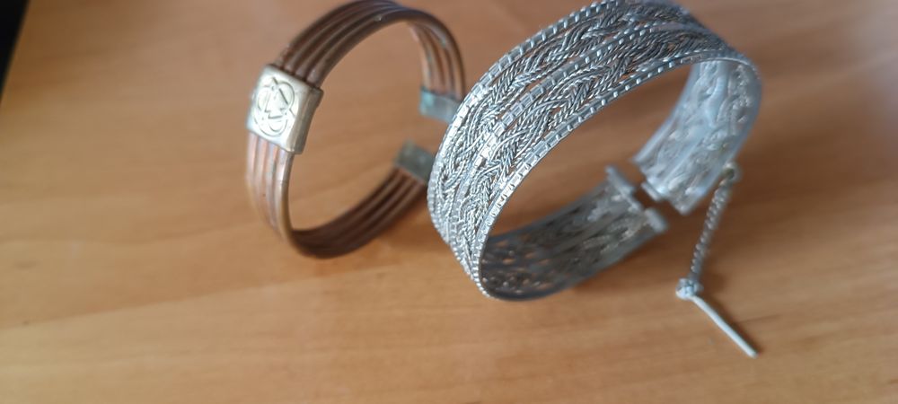 Два браслета стан на фото