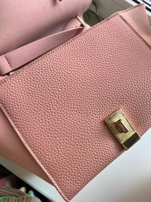 Рожева сумка – стильна і яскрава. Виготовлена з якісних матеріалів