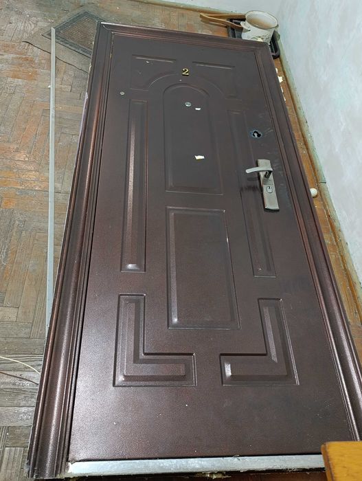 Двері металеві вживані.