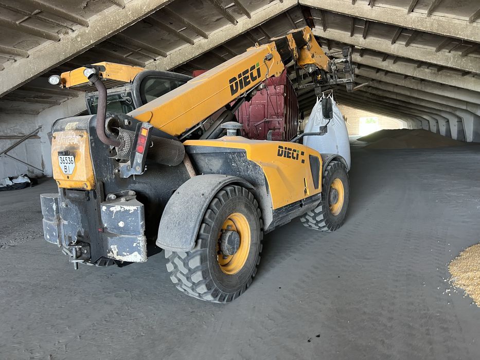 Телескопічний навантажувач Дієчі АгріСтар 38.10