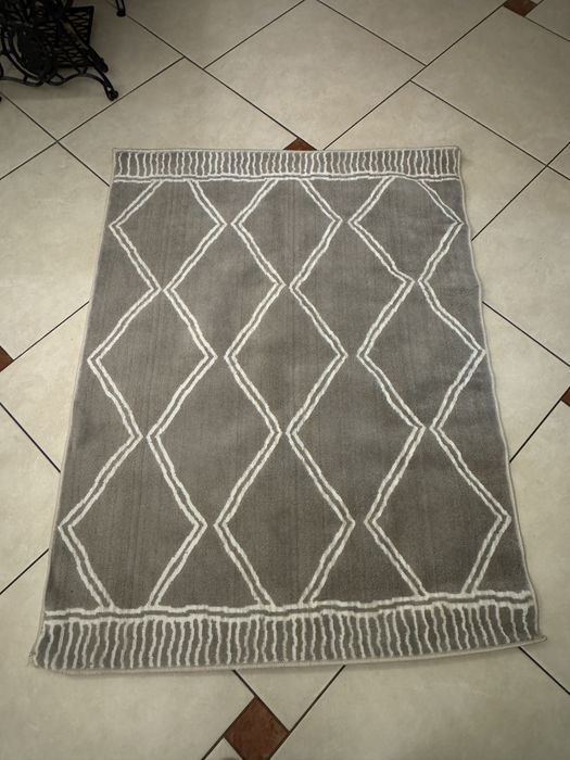 Dywan 120x160. Beżowy.