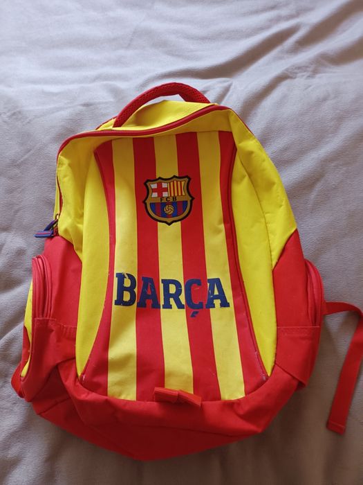 Plecak miejski fcbw jaskrawych kolorach.