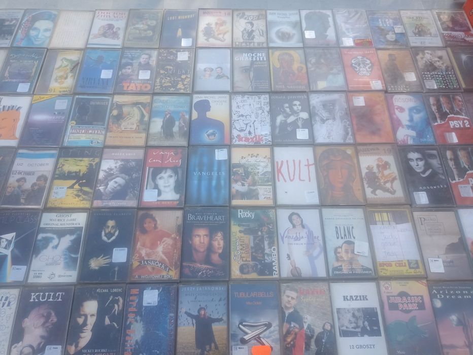 Magnetofon kasetowy plus sto kaset