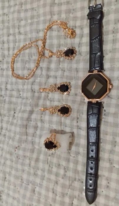 Set de 5 peças - Relógio, Brincos,  Fio e Anel - Ctt Grátis