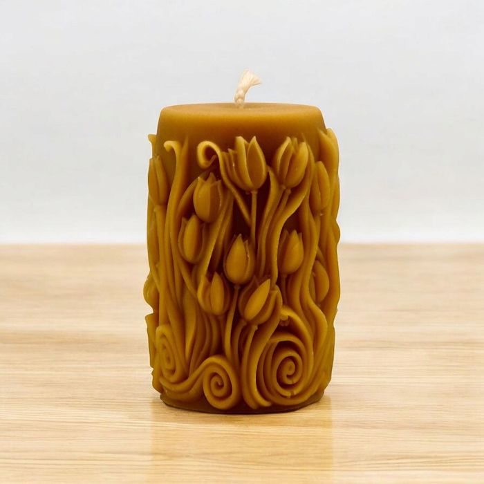 Świeca z naturalnego wosku pszczelego Tulipany Zielony Świecownik