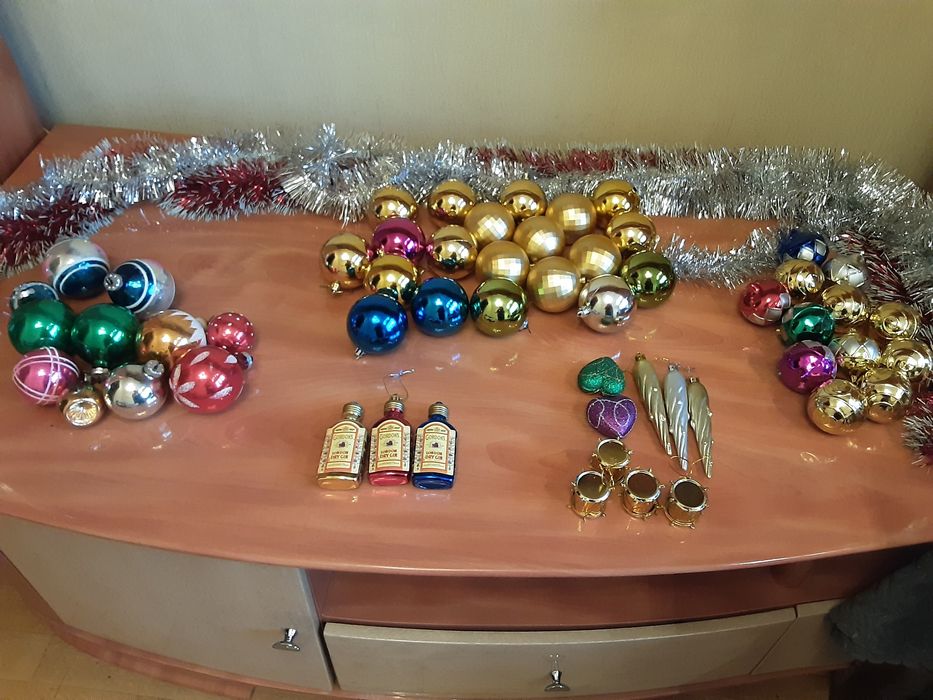 Новий Рік Іграшки по 10 грн Багато