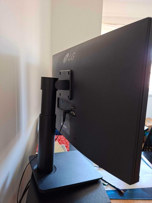 Monitor LG 24" IPS Full HD (24MP450-B) – Como Novo / Ajustável em Altura