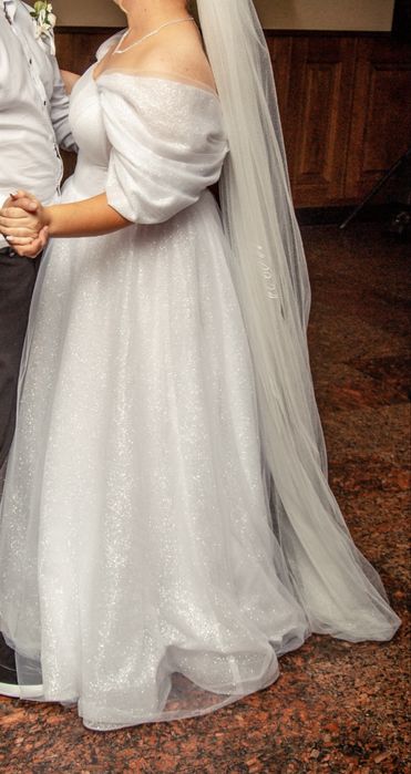 Продам весільну сукню