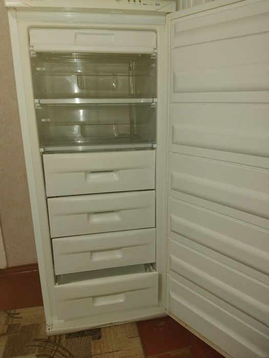 Морозильна камера "снайге"