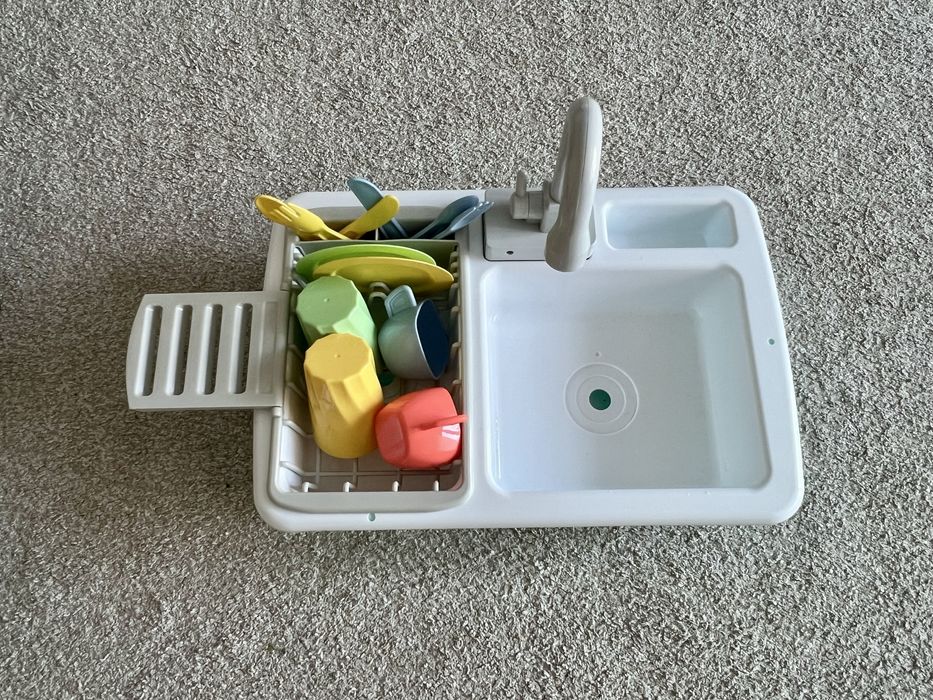 Banca de criança com loiça