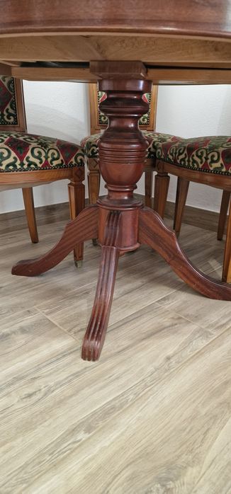 Reservada Mesa extensivel 4 a 6 lugares