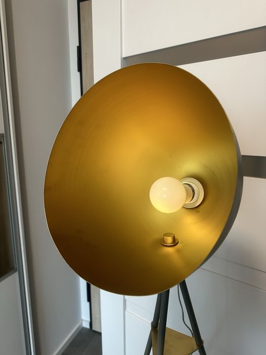 Lampa stojąca podłogowa