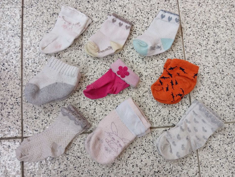 Várias peças bebé babygrows, casacos, sweaters...