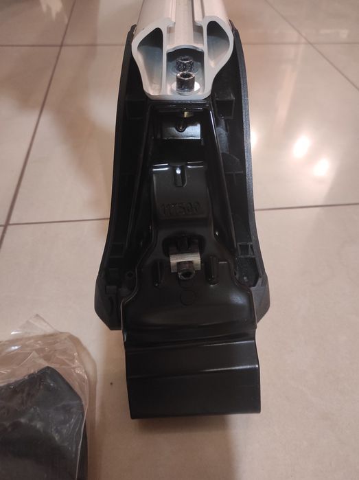 Oryginalne belki relingi do toyoty Avensis t25