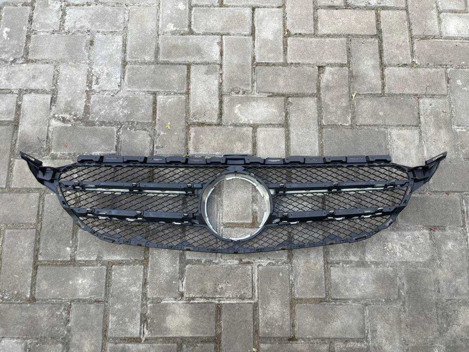 Решітка радіатора центральна Mercedes W205 (2014-2019р)