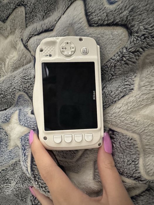 Limitowany aparat cyfrowy Nikon Coolpix W100