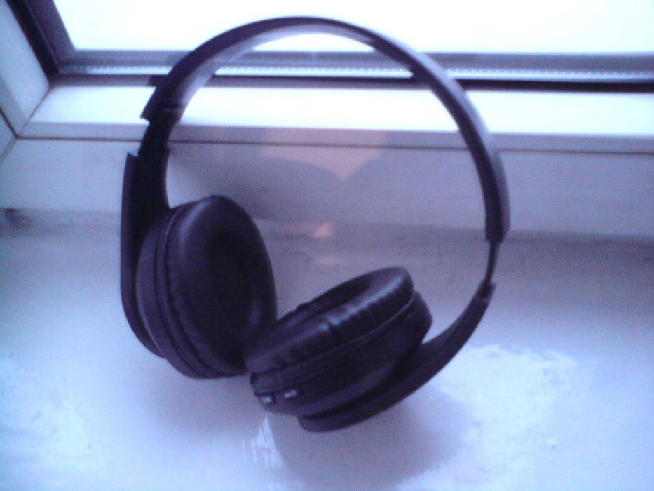 Słuchawki bezprzewodowe z radiem składane