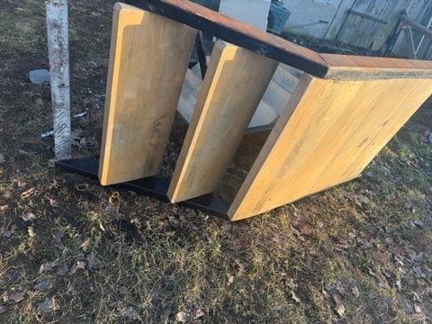 Schody metalowe z trepami drewnianymi