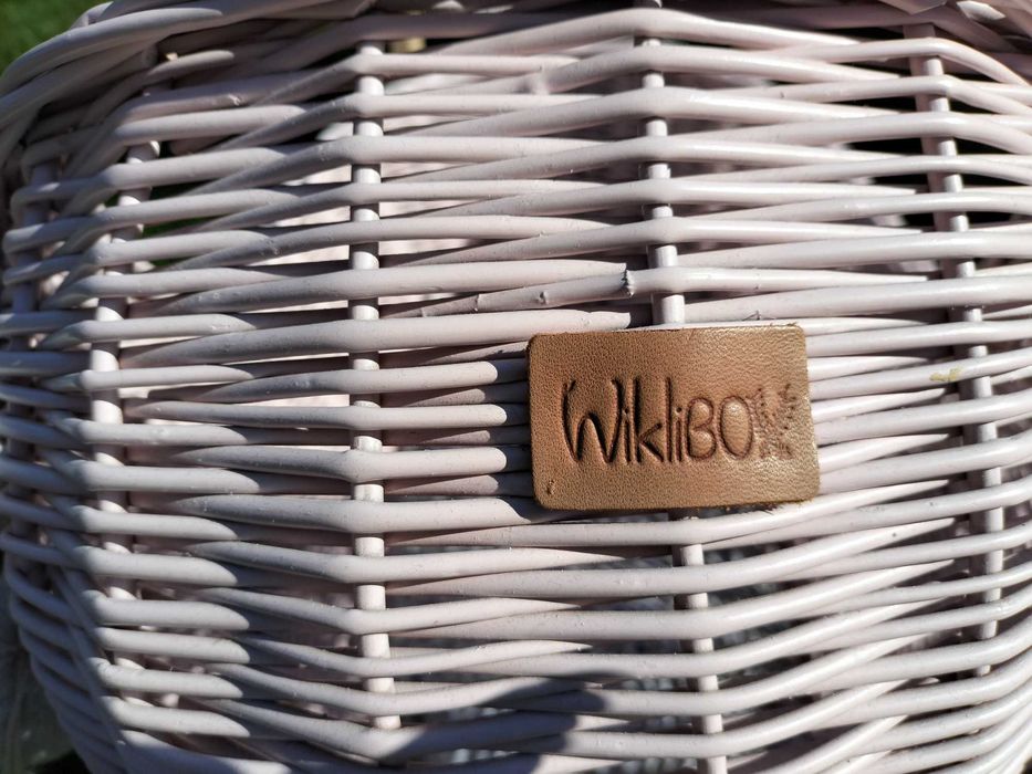 Wózek wiklinowy dla lalki WIKLIBOX + pompony i pościel