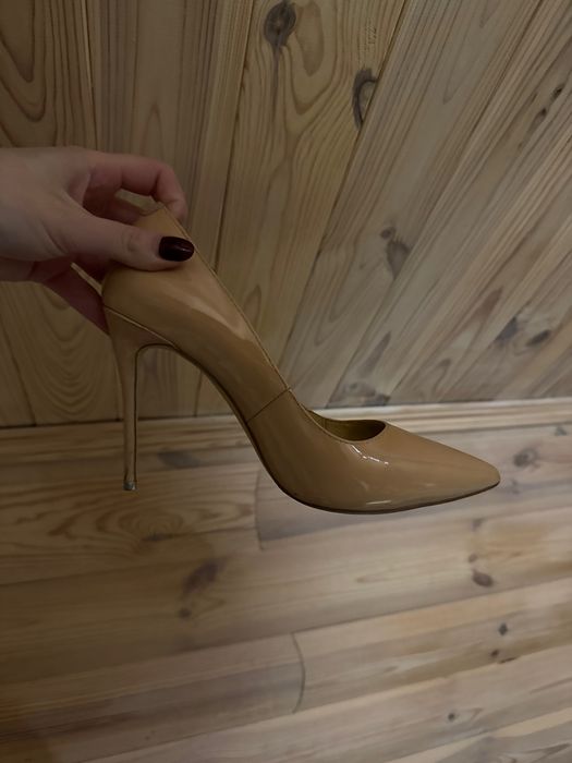 Туфлі на підборах