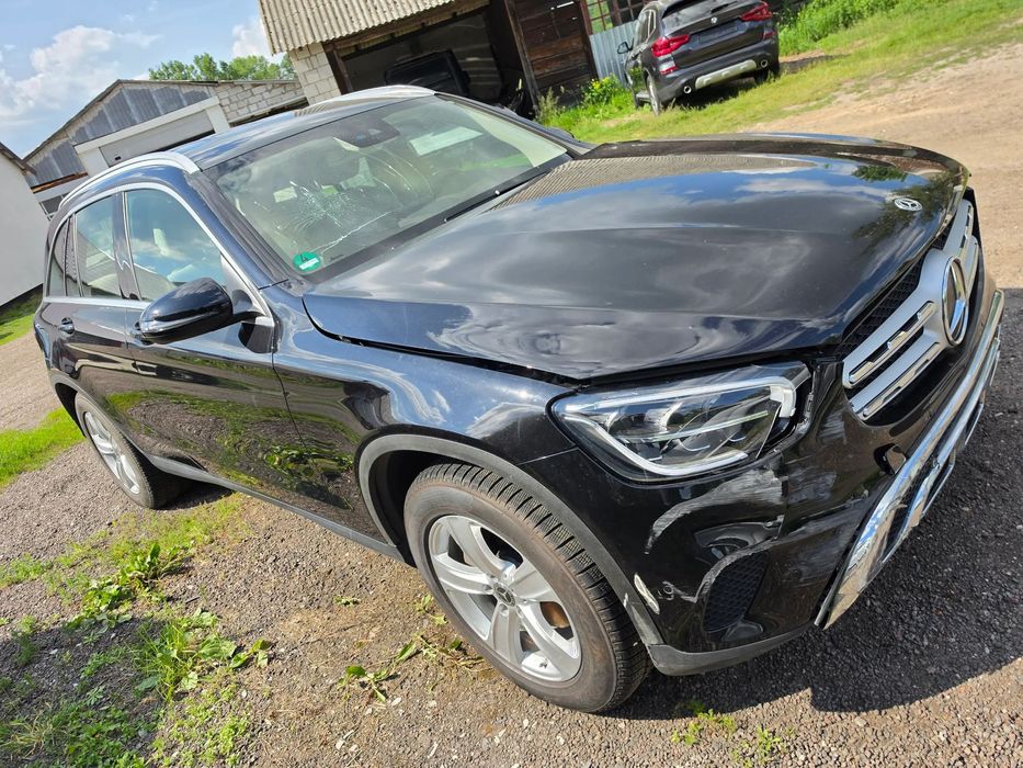 Mercedes-Benz GLC pali jezdzi orginał lakier i przebieg 58tys.km