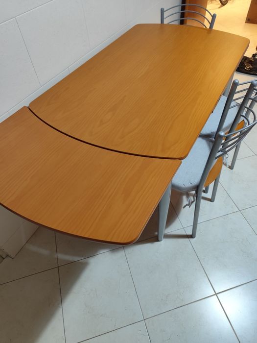Mesa de cozinha extensível com 4 cadeiras