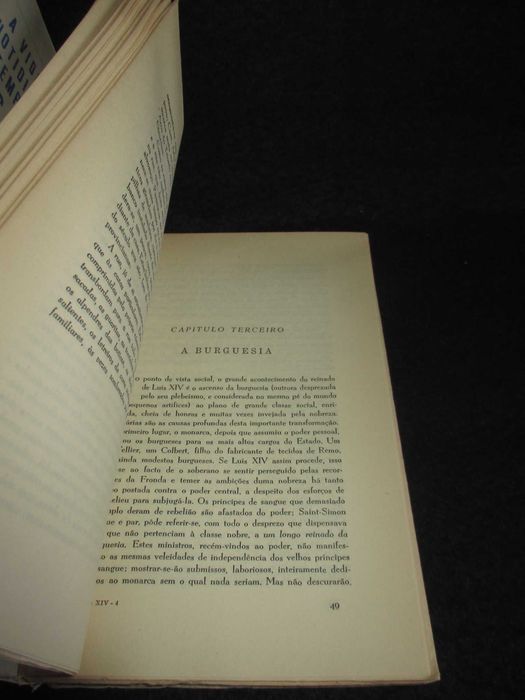 Livro A Vida Quotidiana No Tempo de Luís XIV Georges Mongrédien