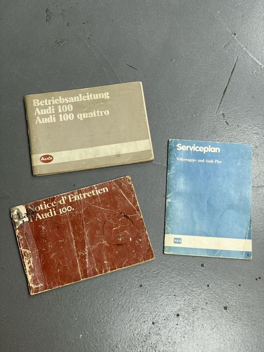 Посібники користувача Audi 100 C3. Німеччина, Франція. Сервісна книга