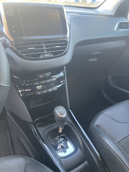 Peugeot 2008 1.2 Puretech EAT6