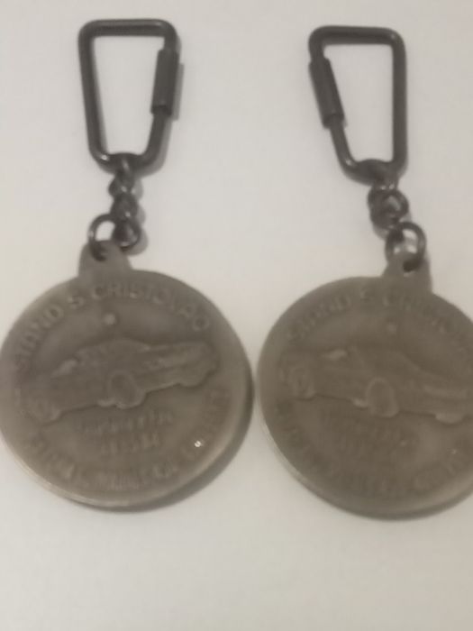 Porta chaves e medalha em metal/ broze