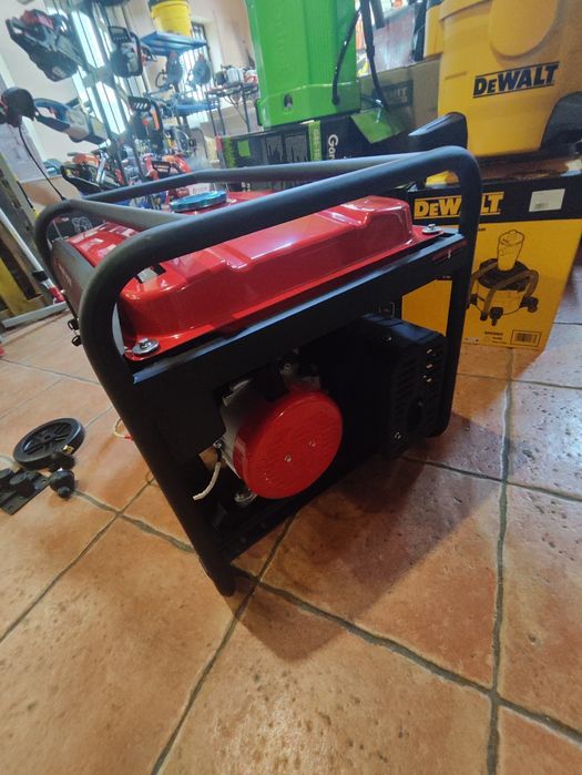 Бeнзинoвый гeнepaтop Edon PT-7000D/5.5кВт/100%медь/эл.старт/1фаза