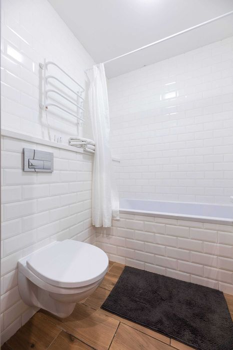 Подобова оренда студії, біля метро, Бажана 17Б. Є укриття.