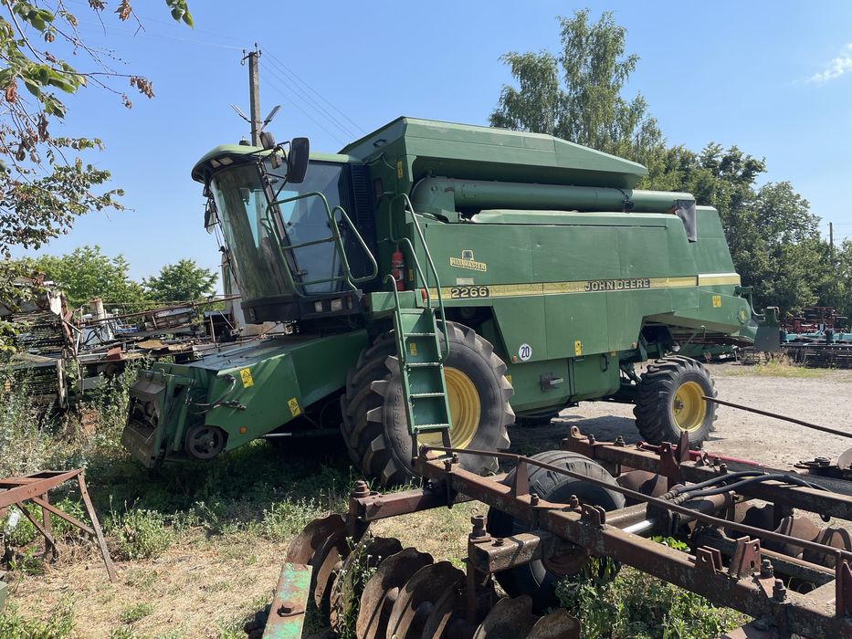 Комбайн John Deere 2266