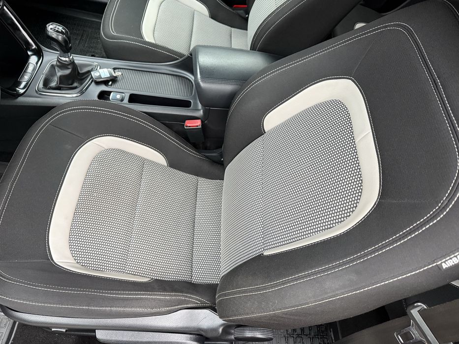 Kia proceed 1,6 gdi klima navi asystent kamera led xenon