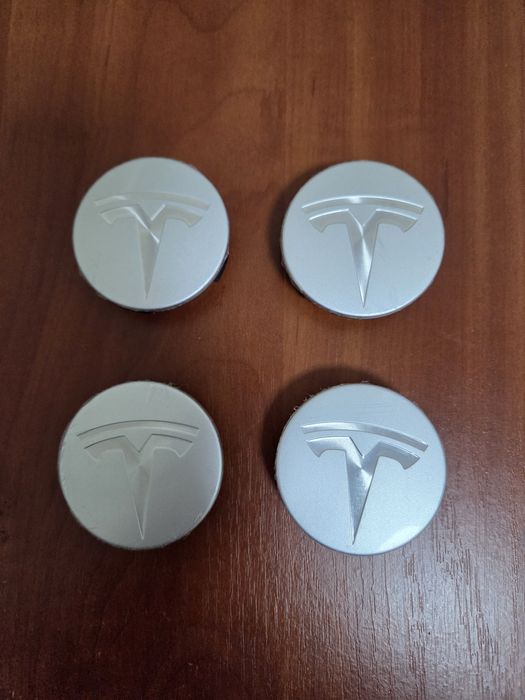 Заглушки на диски Tesla