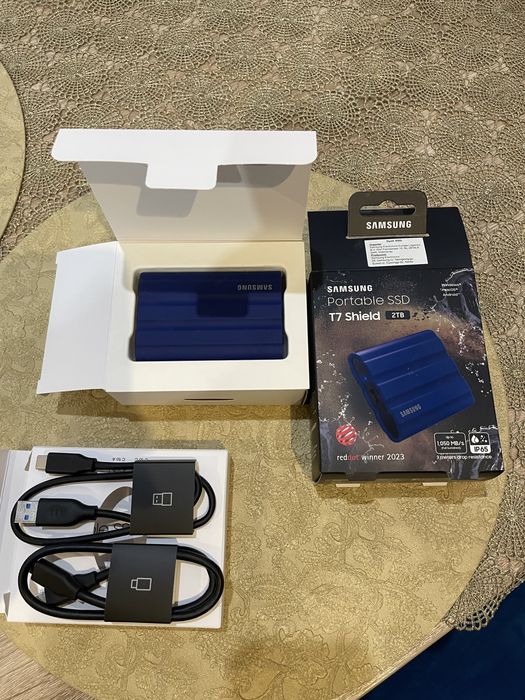 Dysk zewnętrzny SSD SAMSUNG  T7 Shield Niebieski 2TB