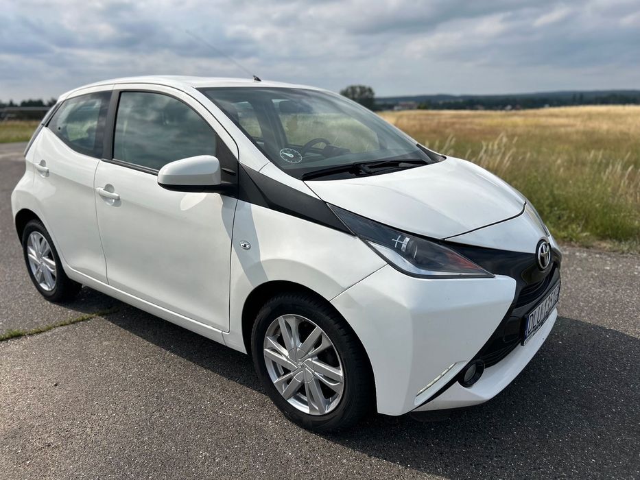 Toyota Aygo 1.0 benzyna 95 tys km klima , kamera, tempomat 4 drzwiowa