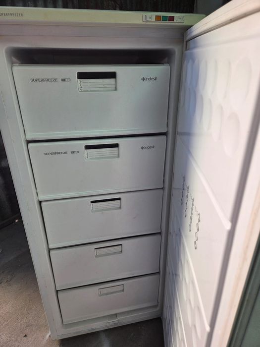 Arca vertical indesit