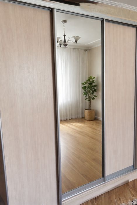 Шафа купе трьохдверна