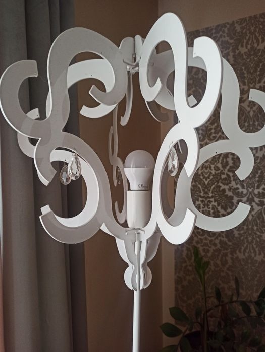 Lampa podłogowa biała