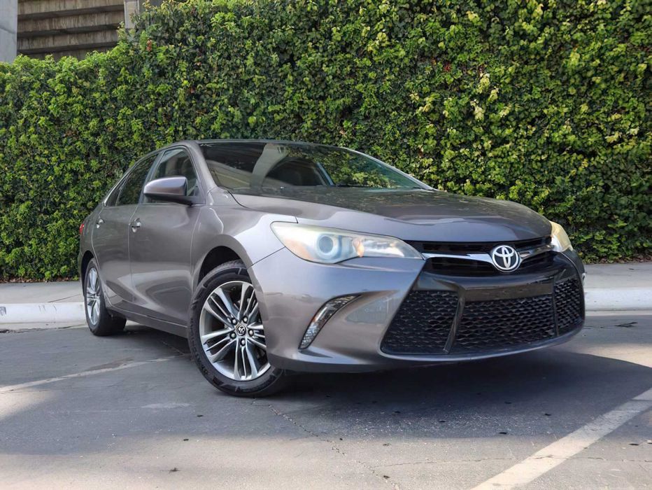 Toyota Camry      2016