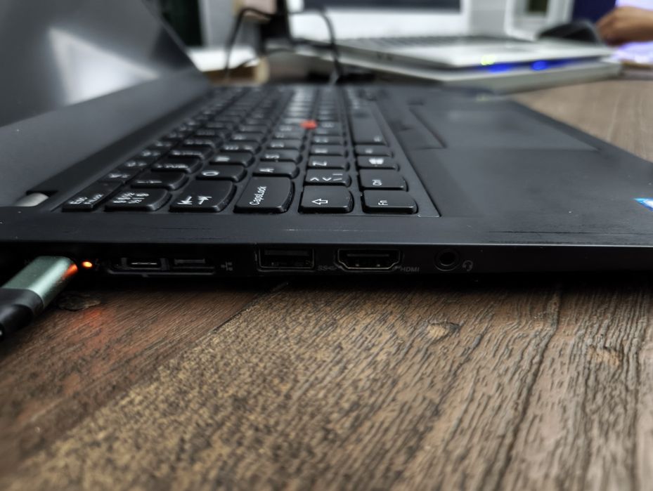 Lenovo thinkpad x390 i5 16gb RAM 256nvme