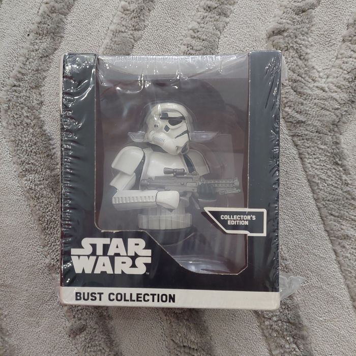 Stromper bust collector's edition