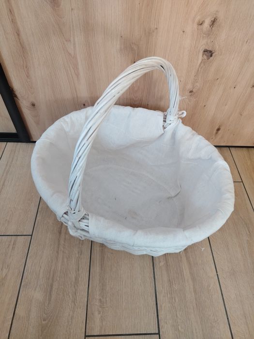 Sprzedam biały koszyk