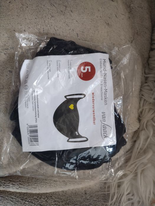 Nowe maseczki Van laack